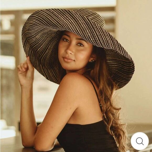ESTRELLA WIDE BRIM BEACH HAT - Picture 2 of 9